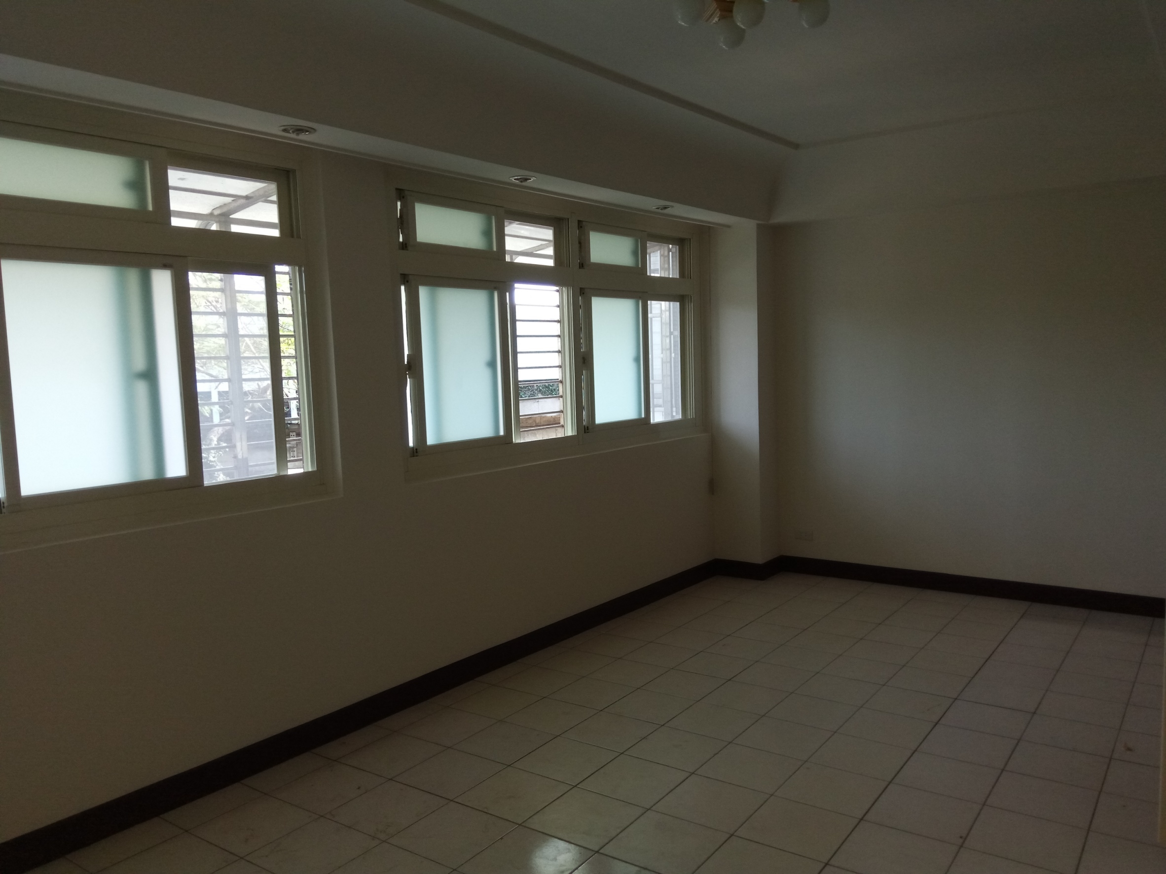 新北市住家新作油漆與木頭漆粉刷