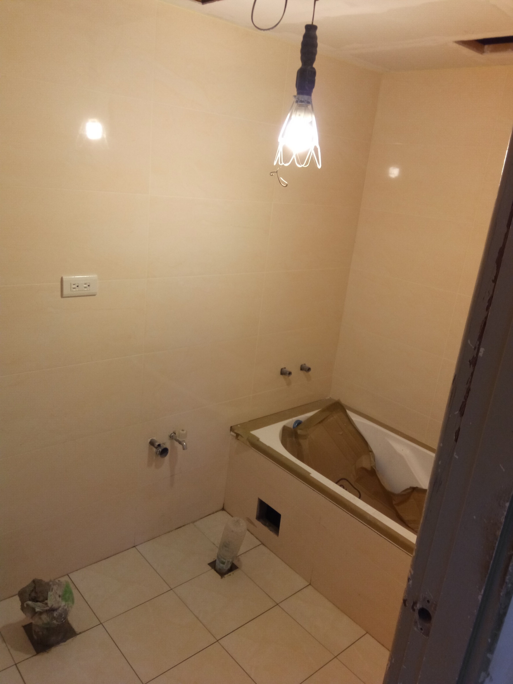 新北市新莊住家泥作浴室磁磚鋪設