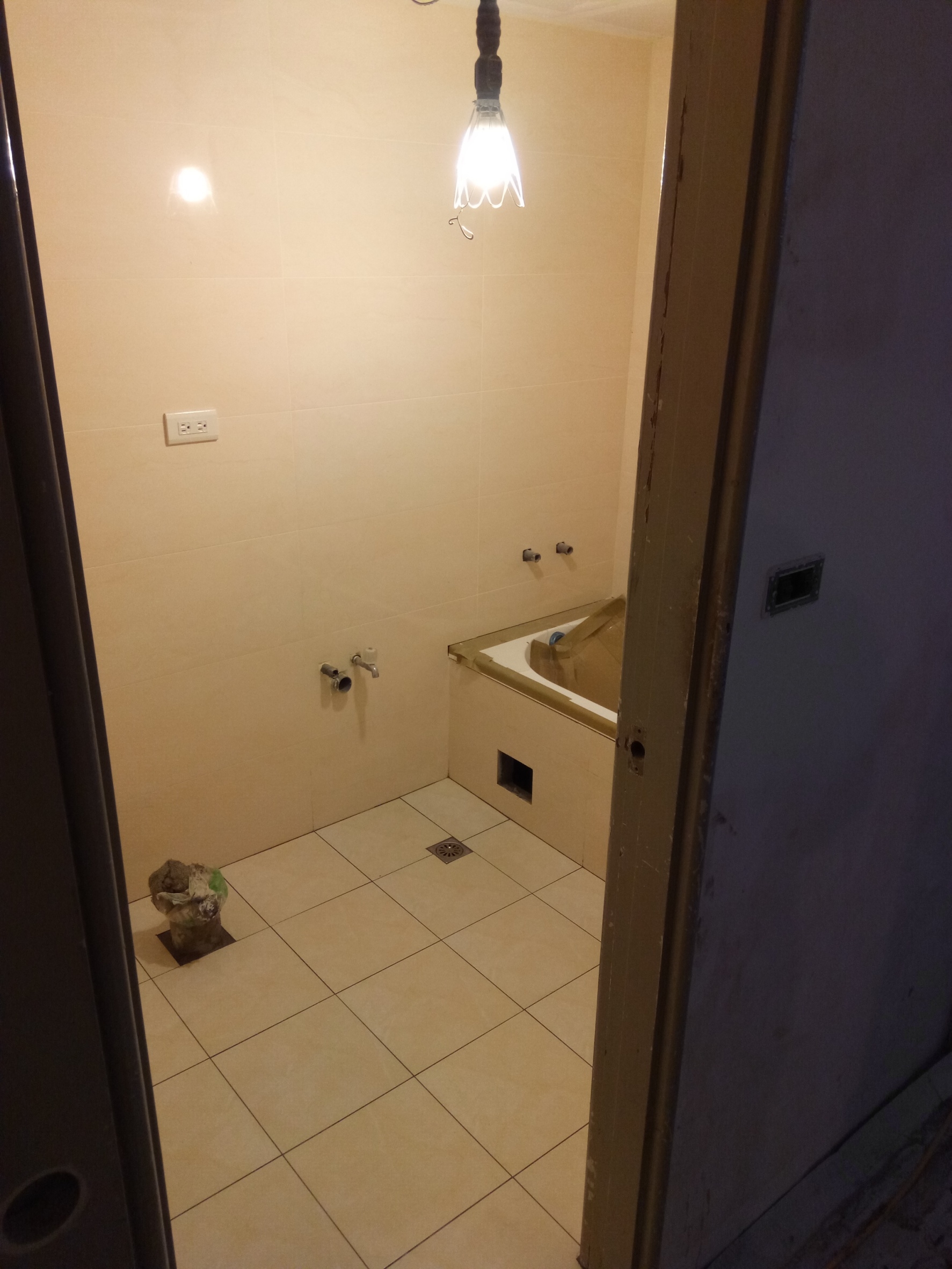 新北市新莊住家泥作浴室磁磚鋪設