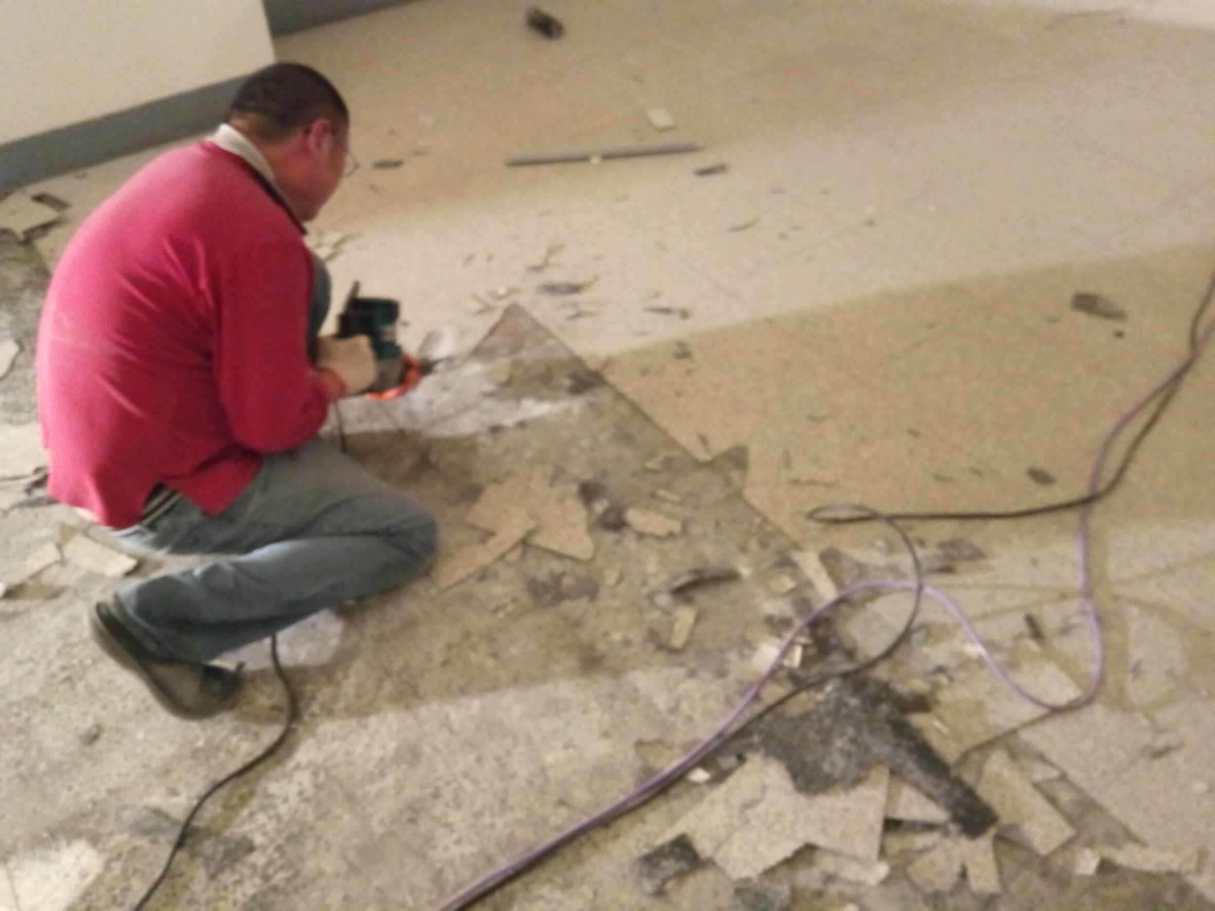 新北市店面拆除工程拆除工程(塑膠地板拆除、隔間拆除)