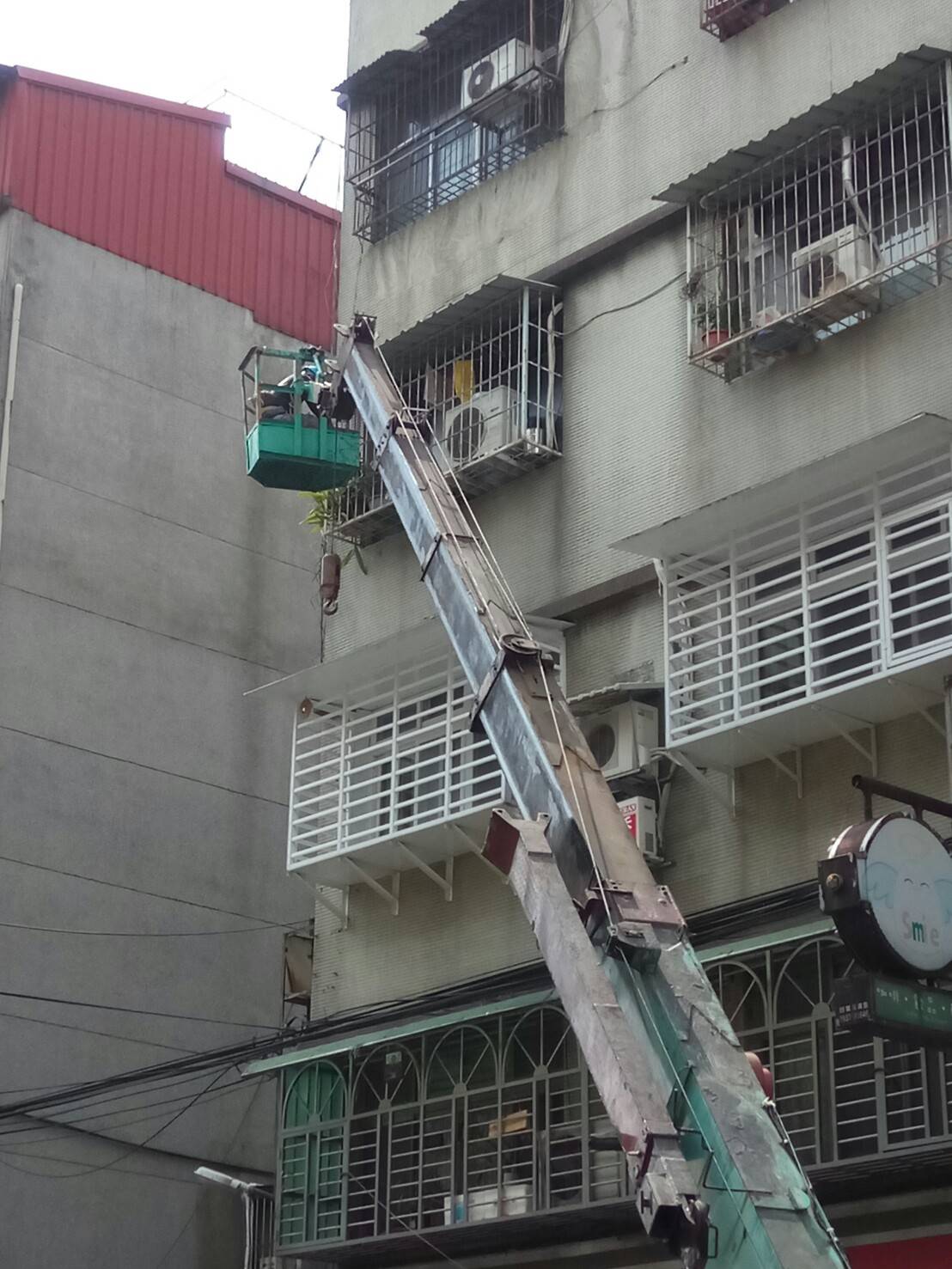 新北市遮雨棚更換,牆面漏水修補
