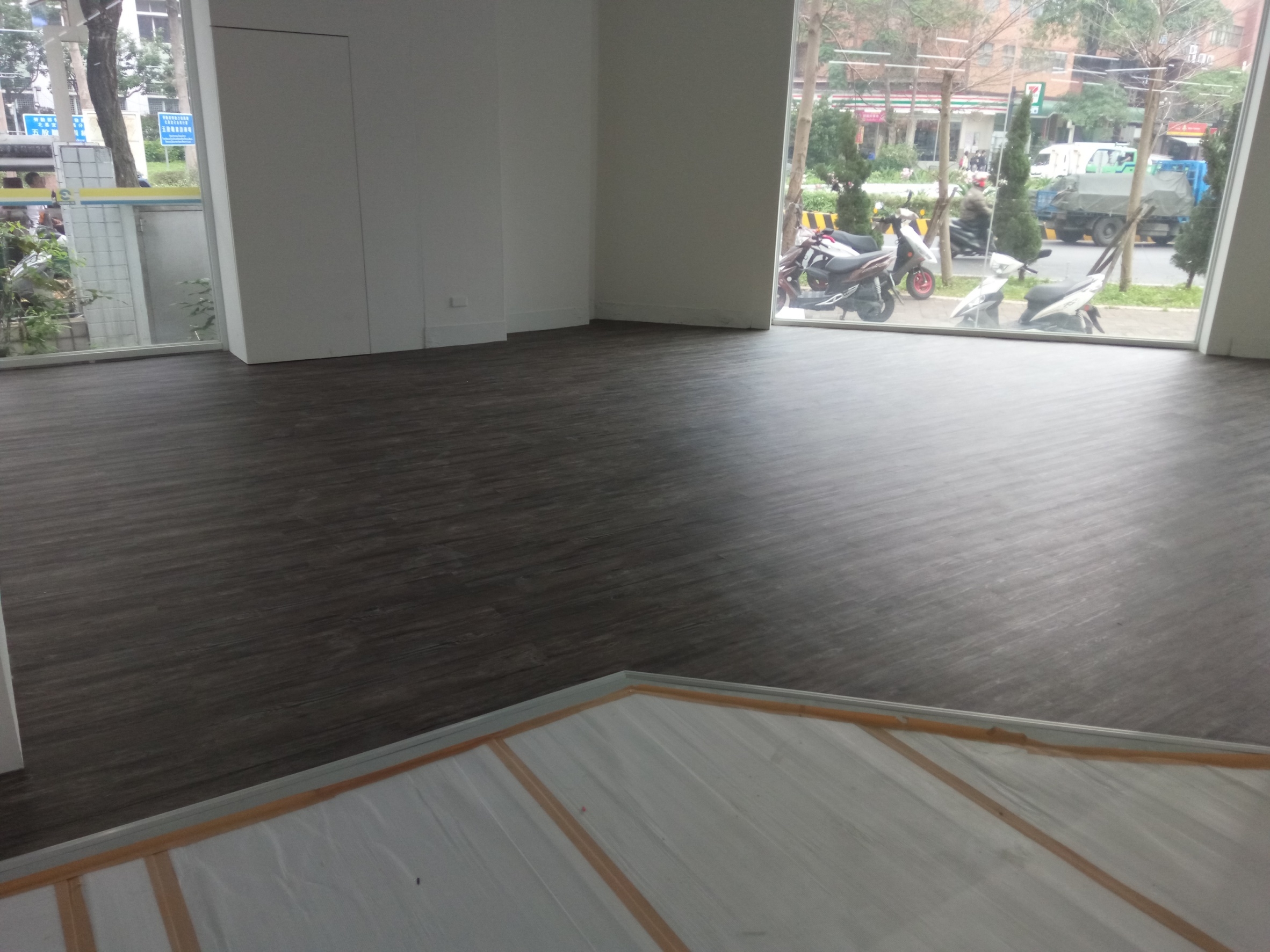 新北市板橋住家塑膠耐磨地板鋪設