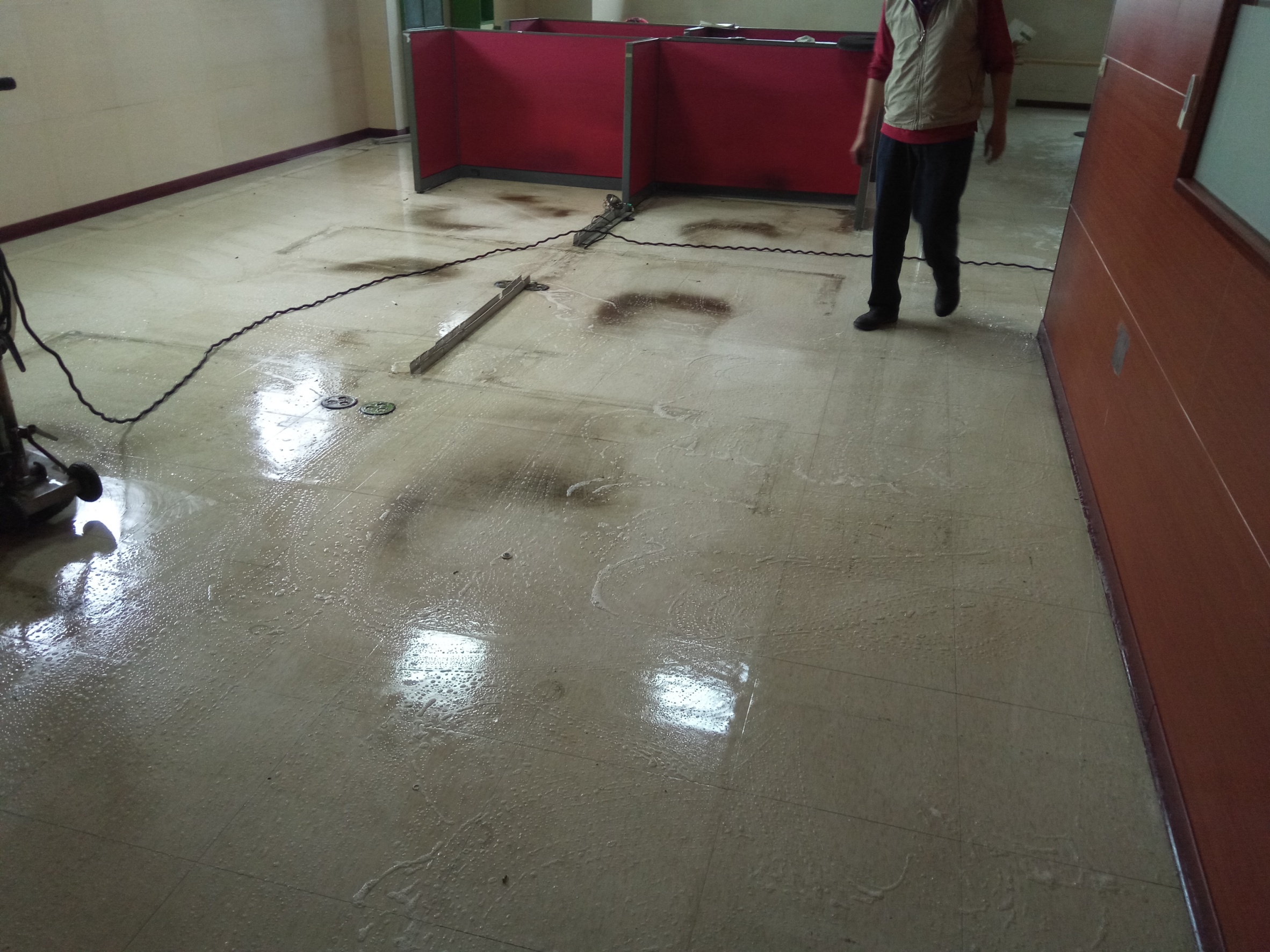 台北市辦公室打蠟、桌板清洗