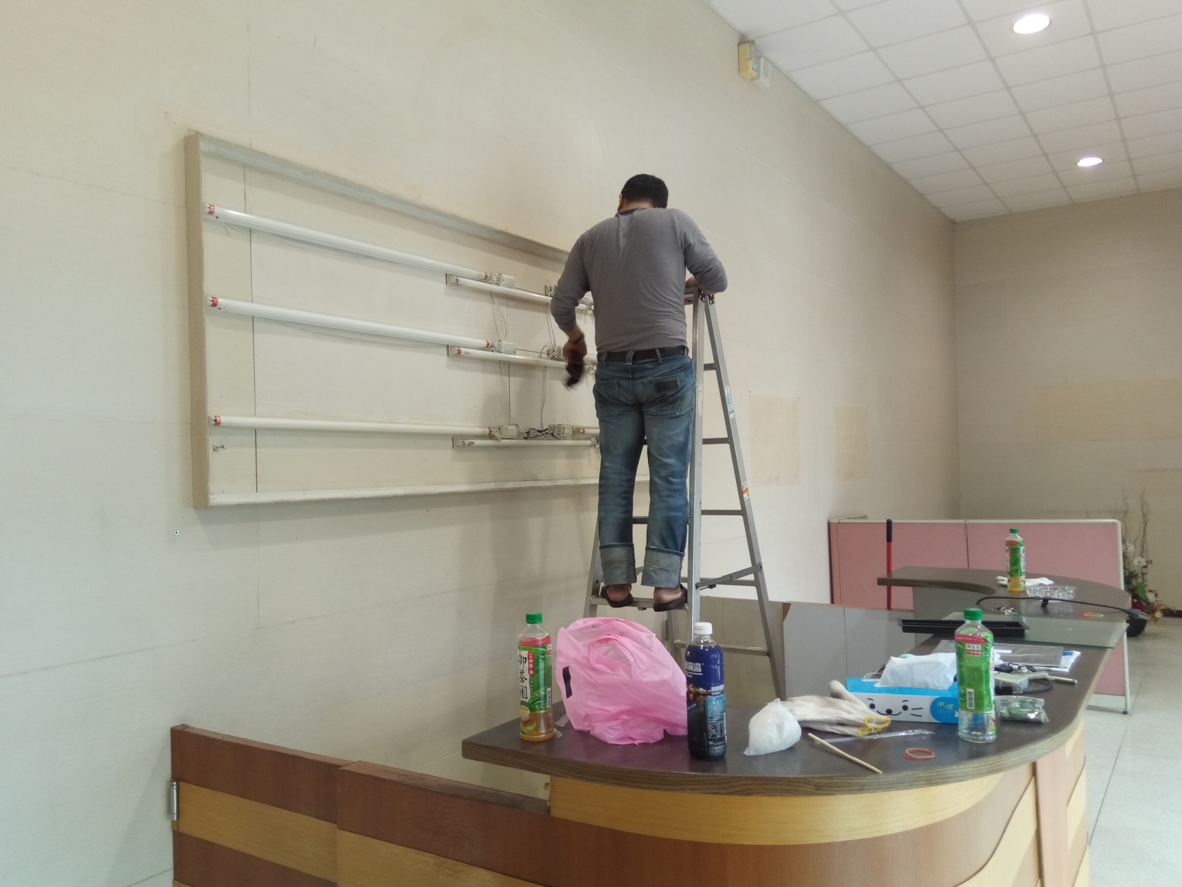 台北市辦公室打蠟、桌板清洗