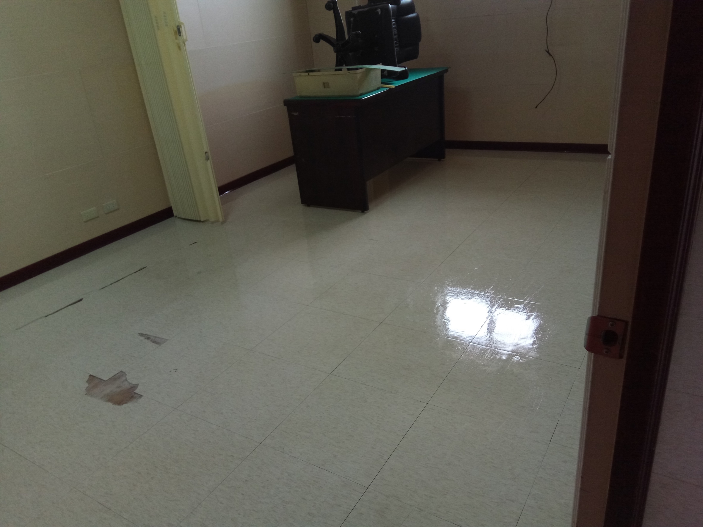 台北市辦公室打蠟、桌板清洗