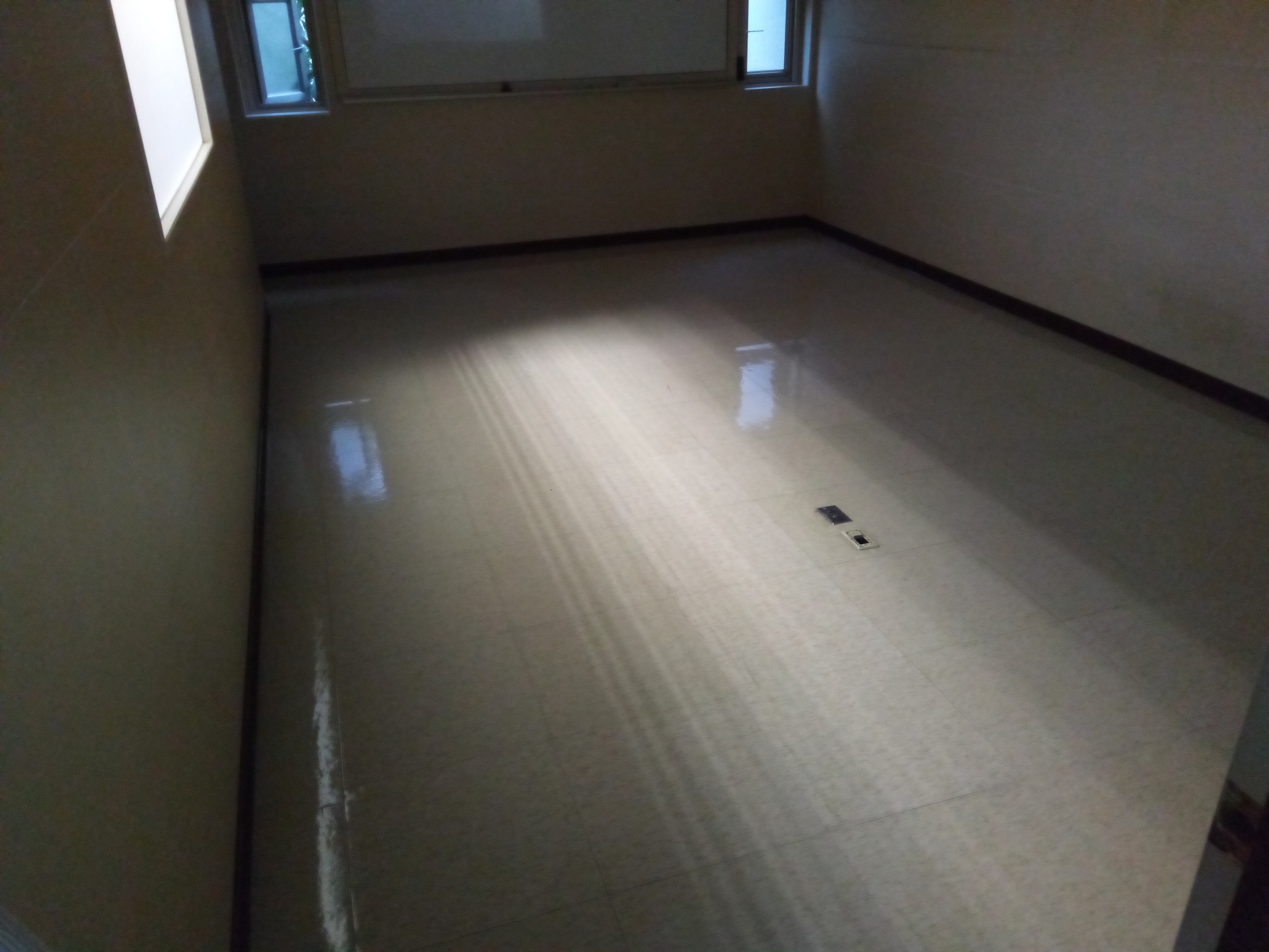 台北市辦公室打蠟、桌板清洗