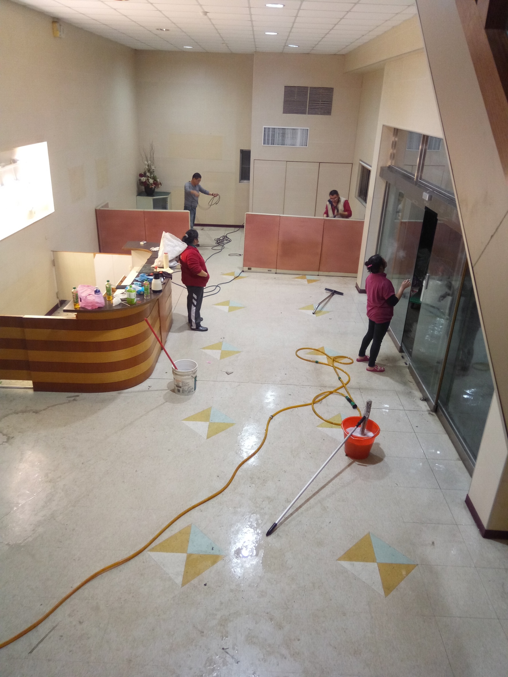 台北市辦公室打蠟、桌板清洗