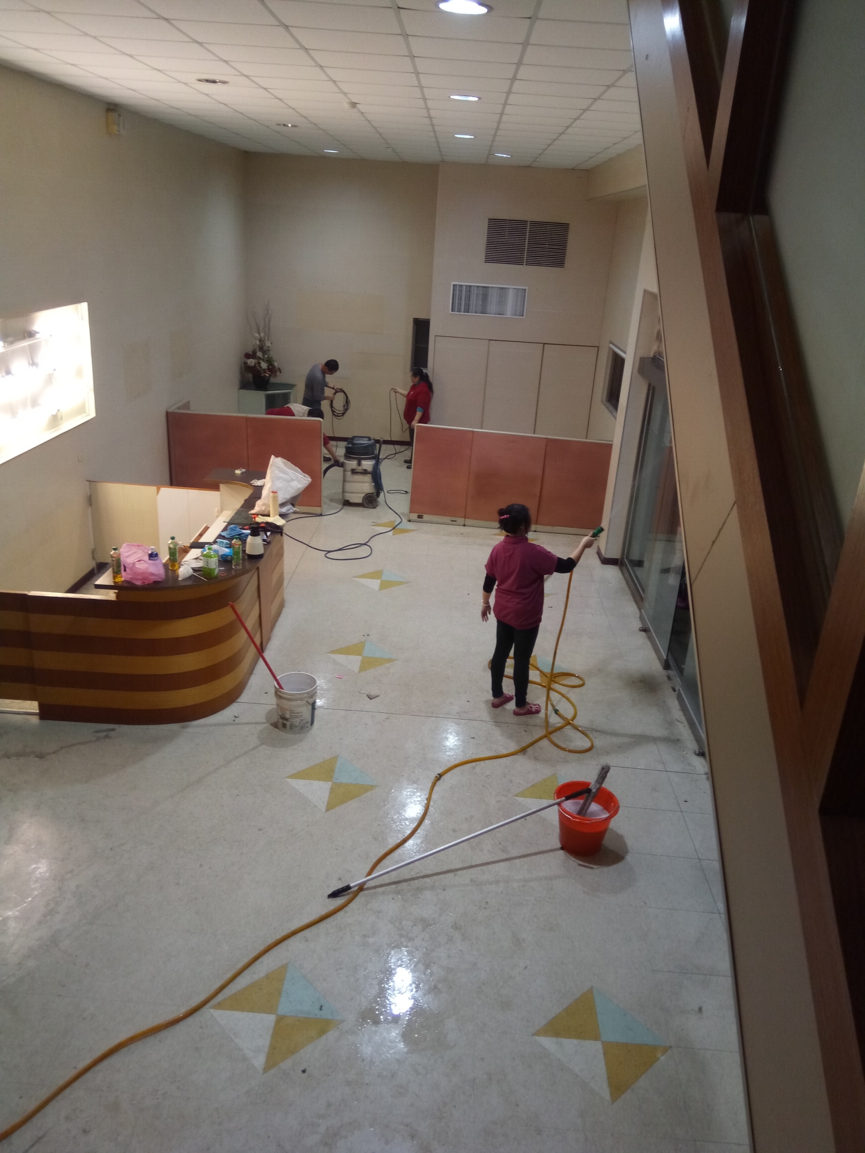 台北市辦公室打蠟、桌板清洗