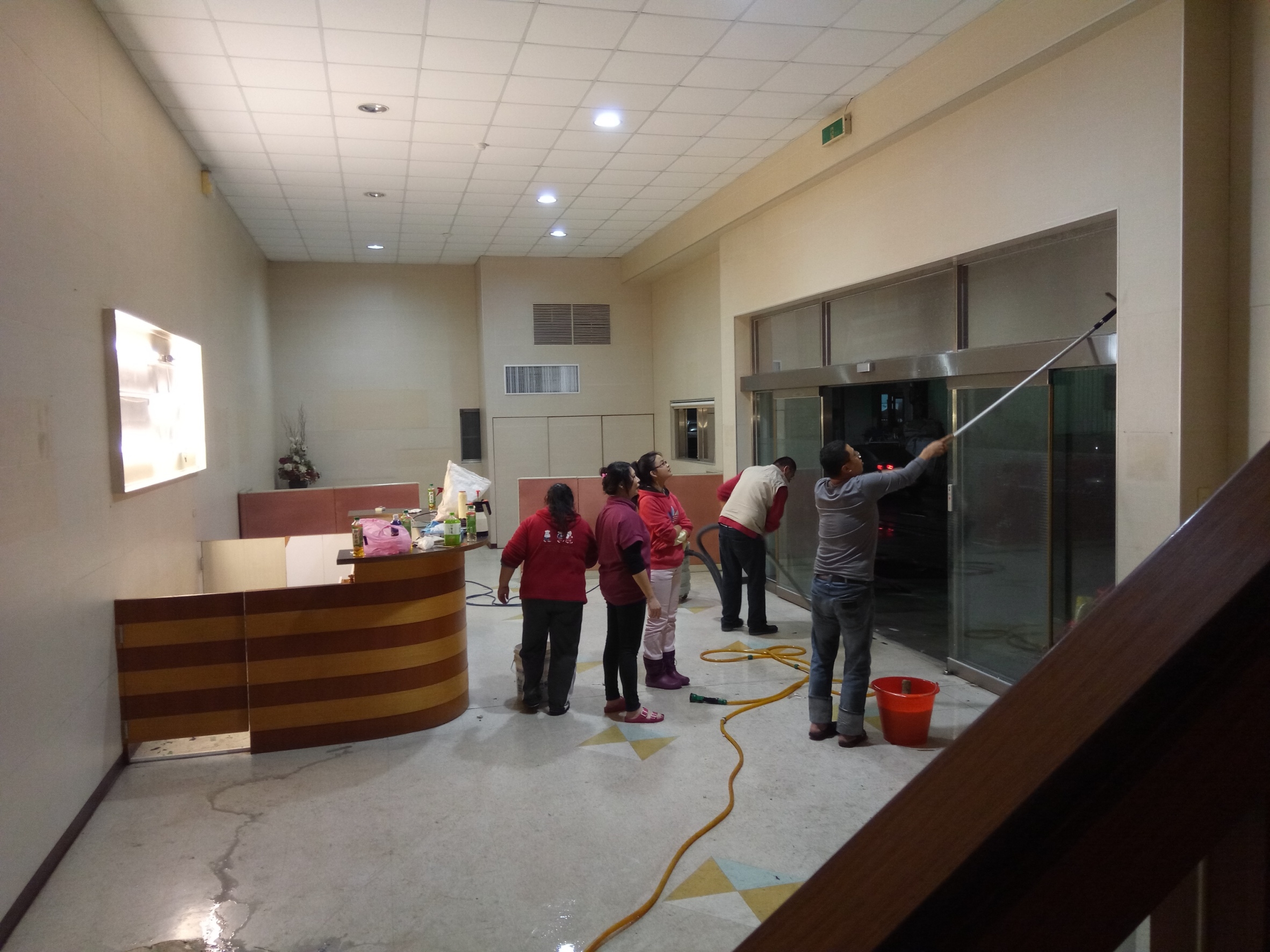 台北市辦公室打蠟、桌板清洗