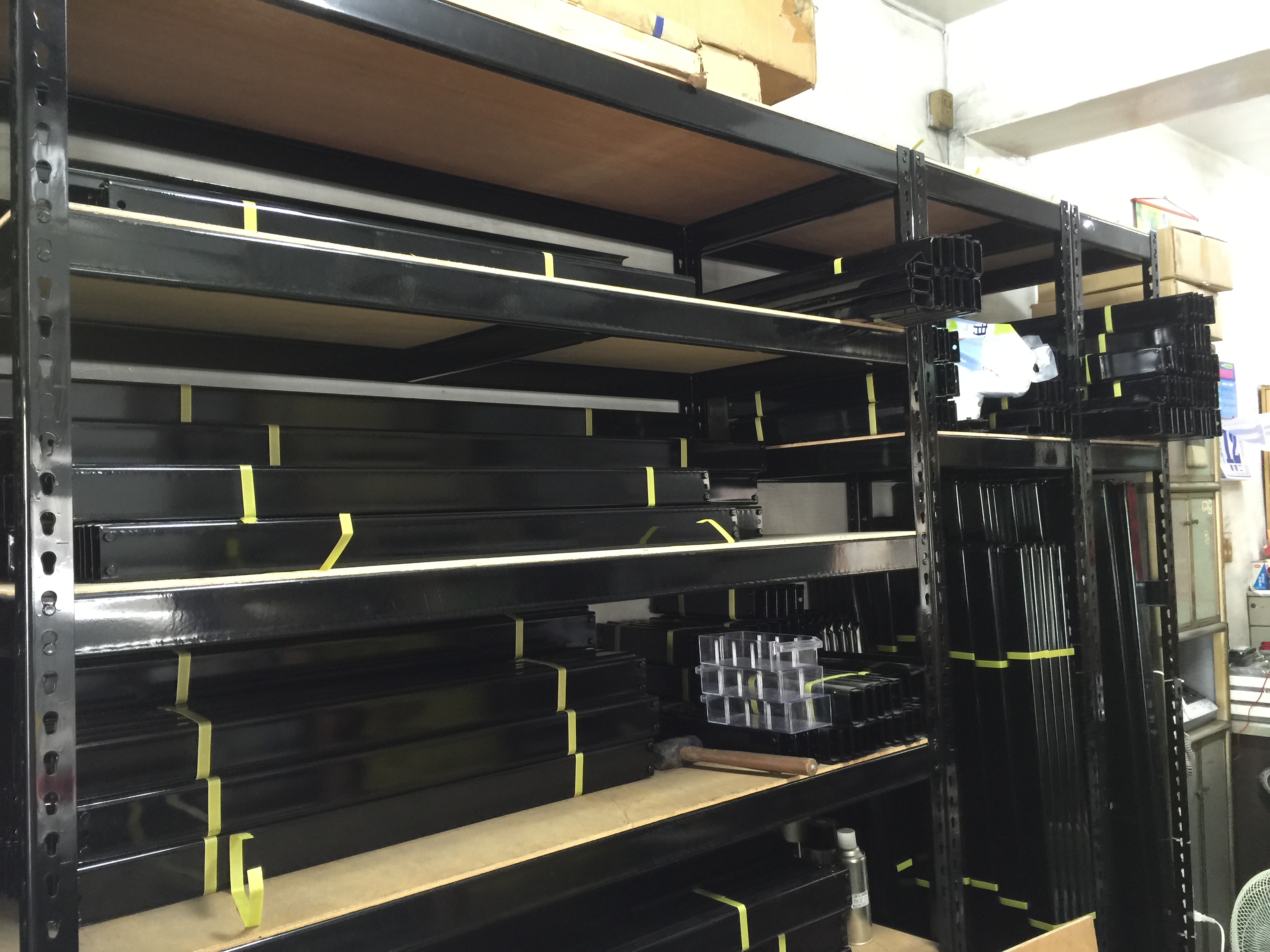 黑色烤漆免螺絲角鋼架