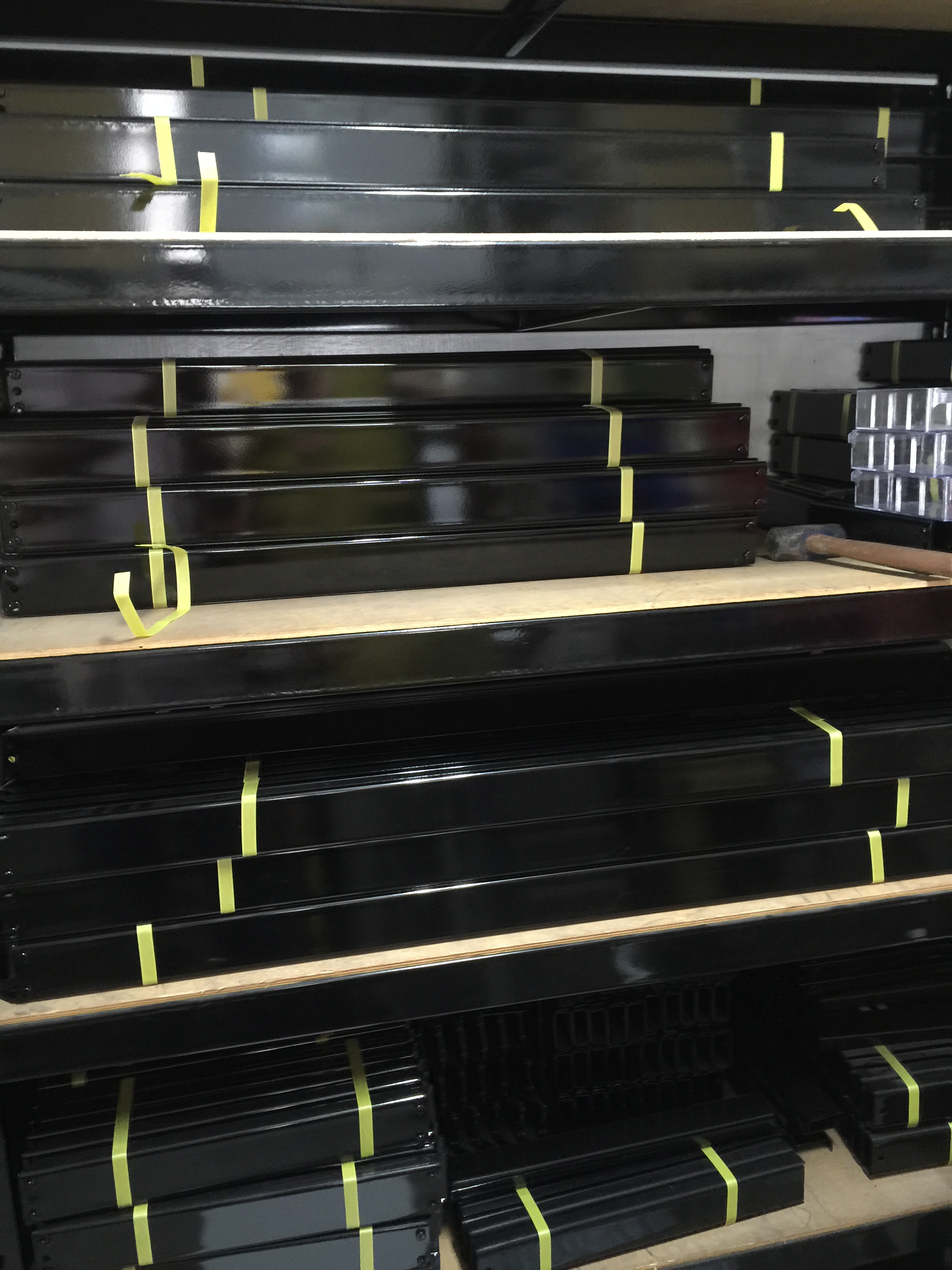 黑色烤漆免螺絲角鋼組合架