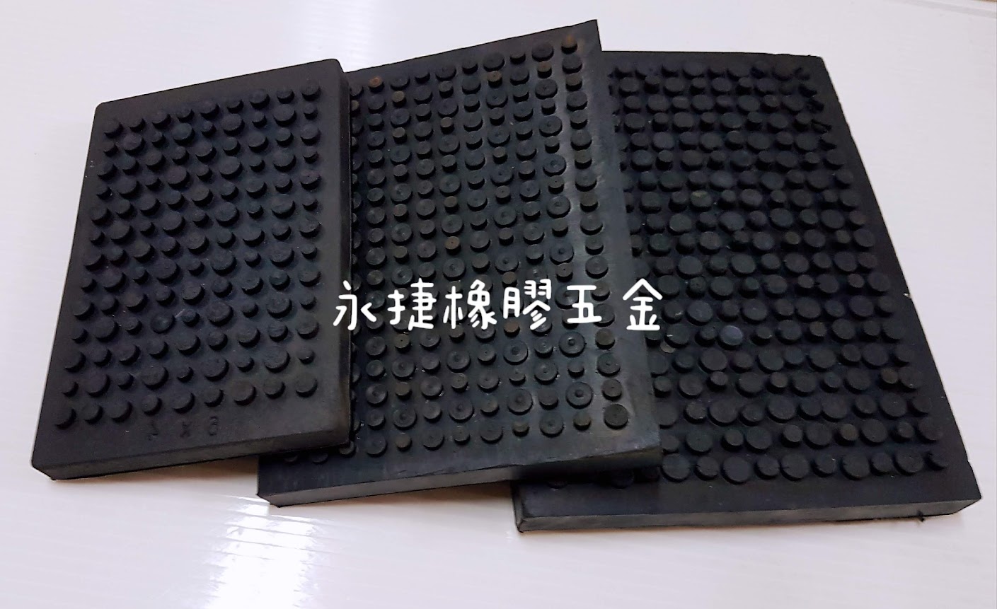 凸粒式防震板