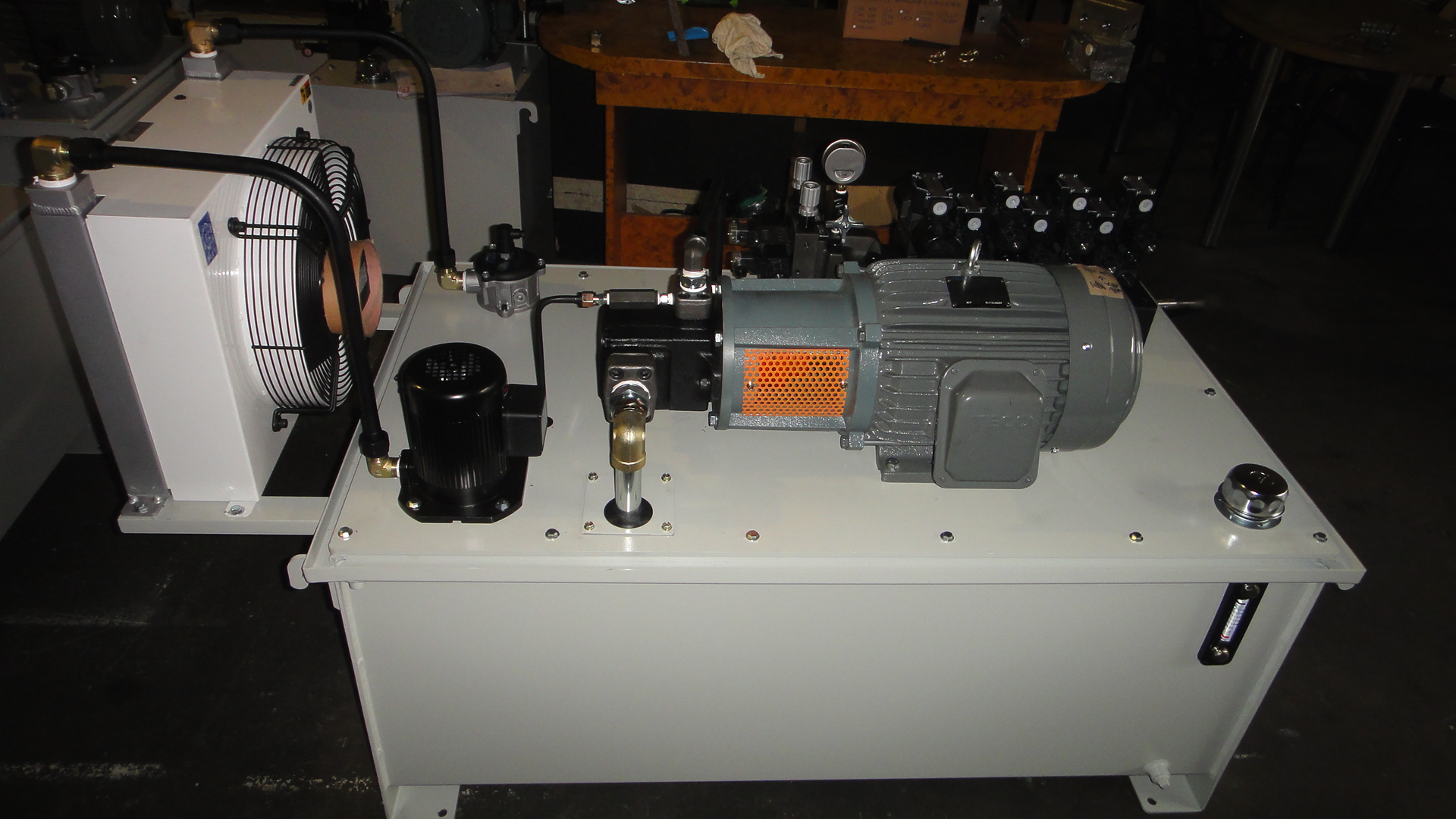 客製化專用機、油壓動力單元、設計組立、服務專線0933-428071黃先生