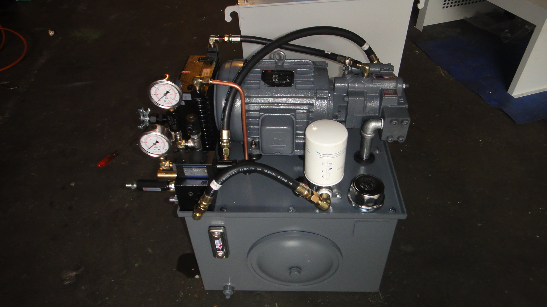 客製化專用機、油壓動力單元、設計組立、服務專線0933-428071黃先生