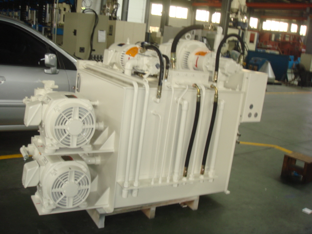 雨鞋射出機油箱