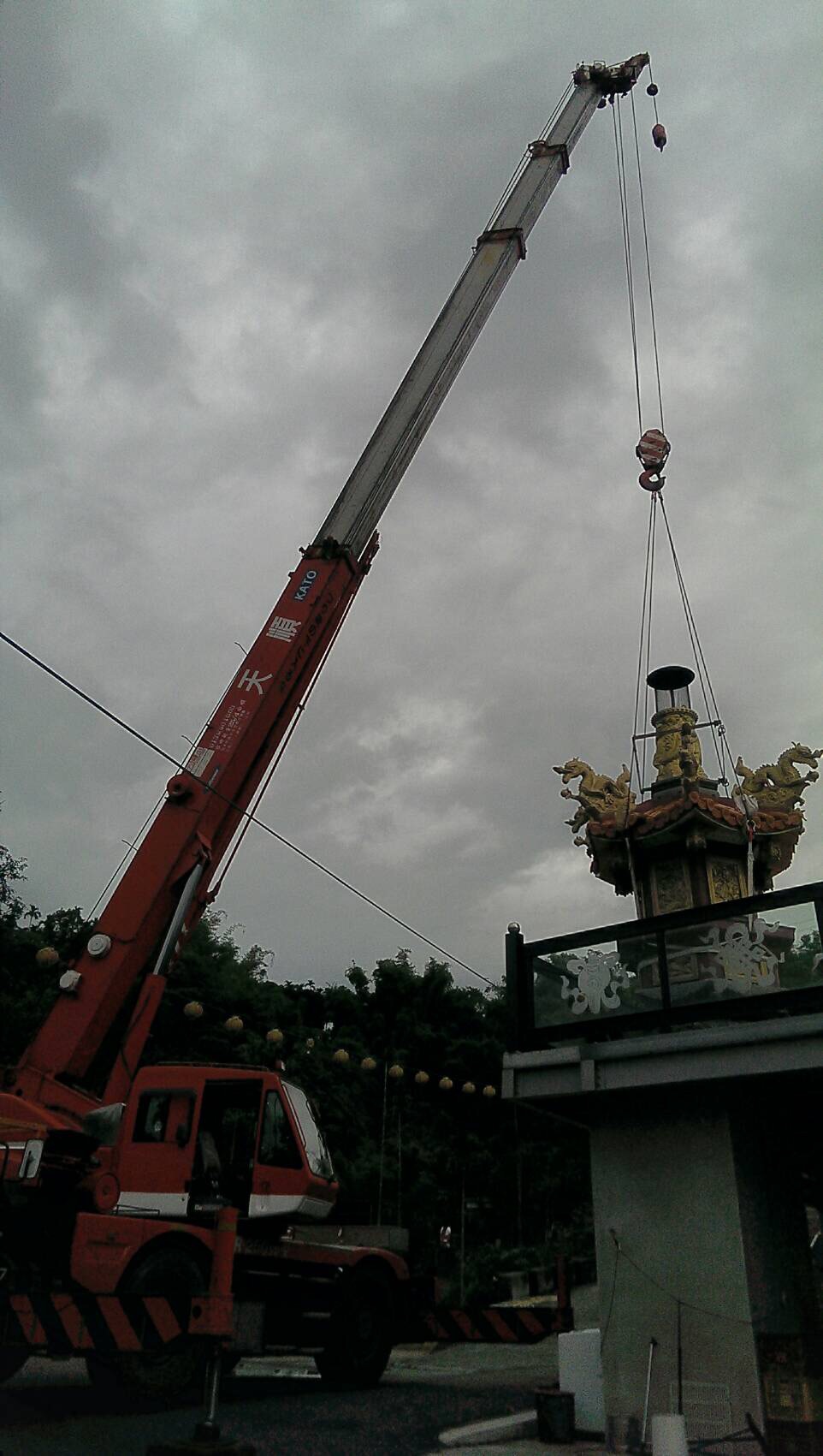 廟宇吊車