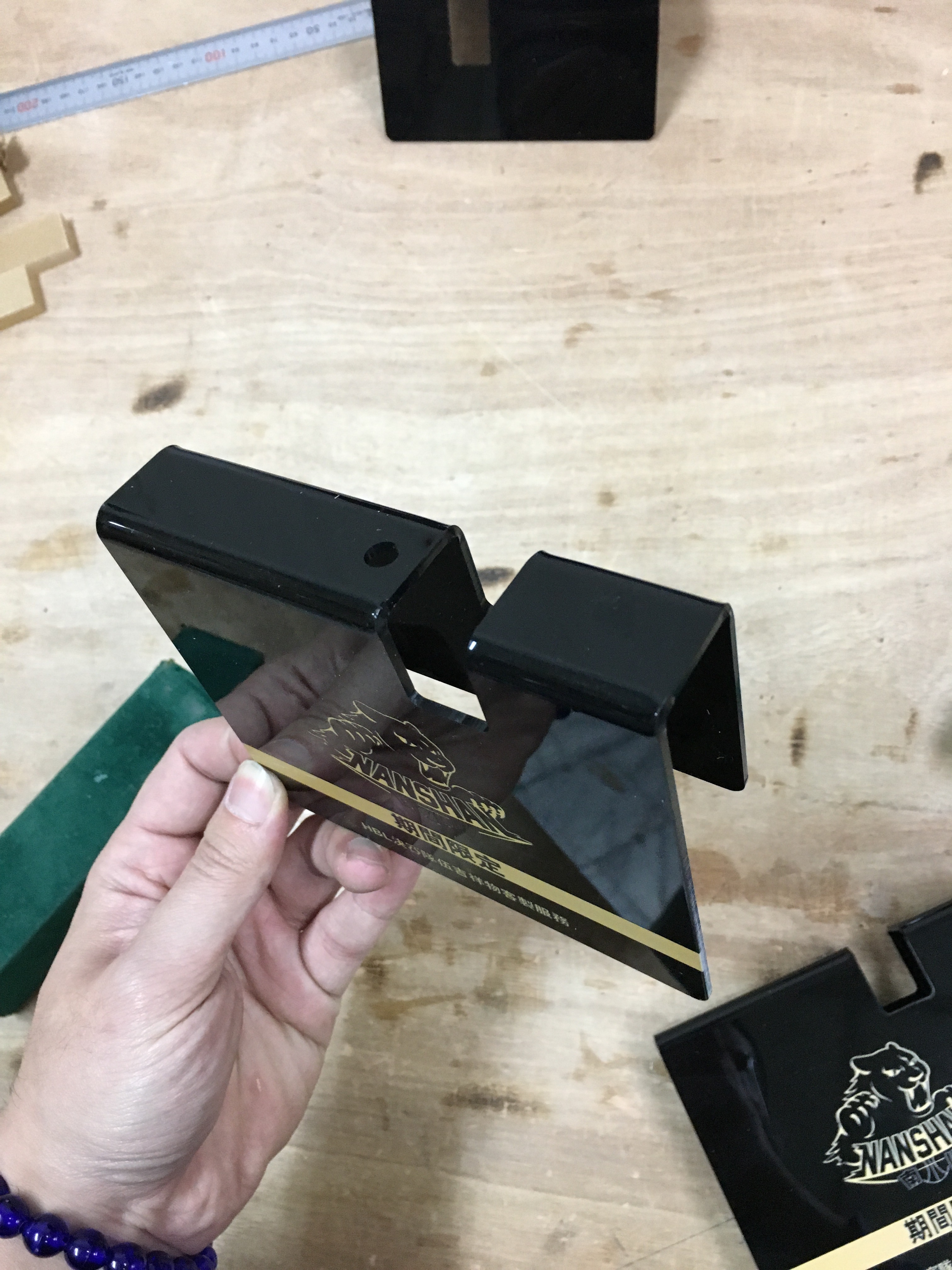 衣架壓克力標示牌