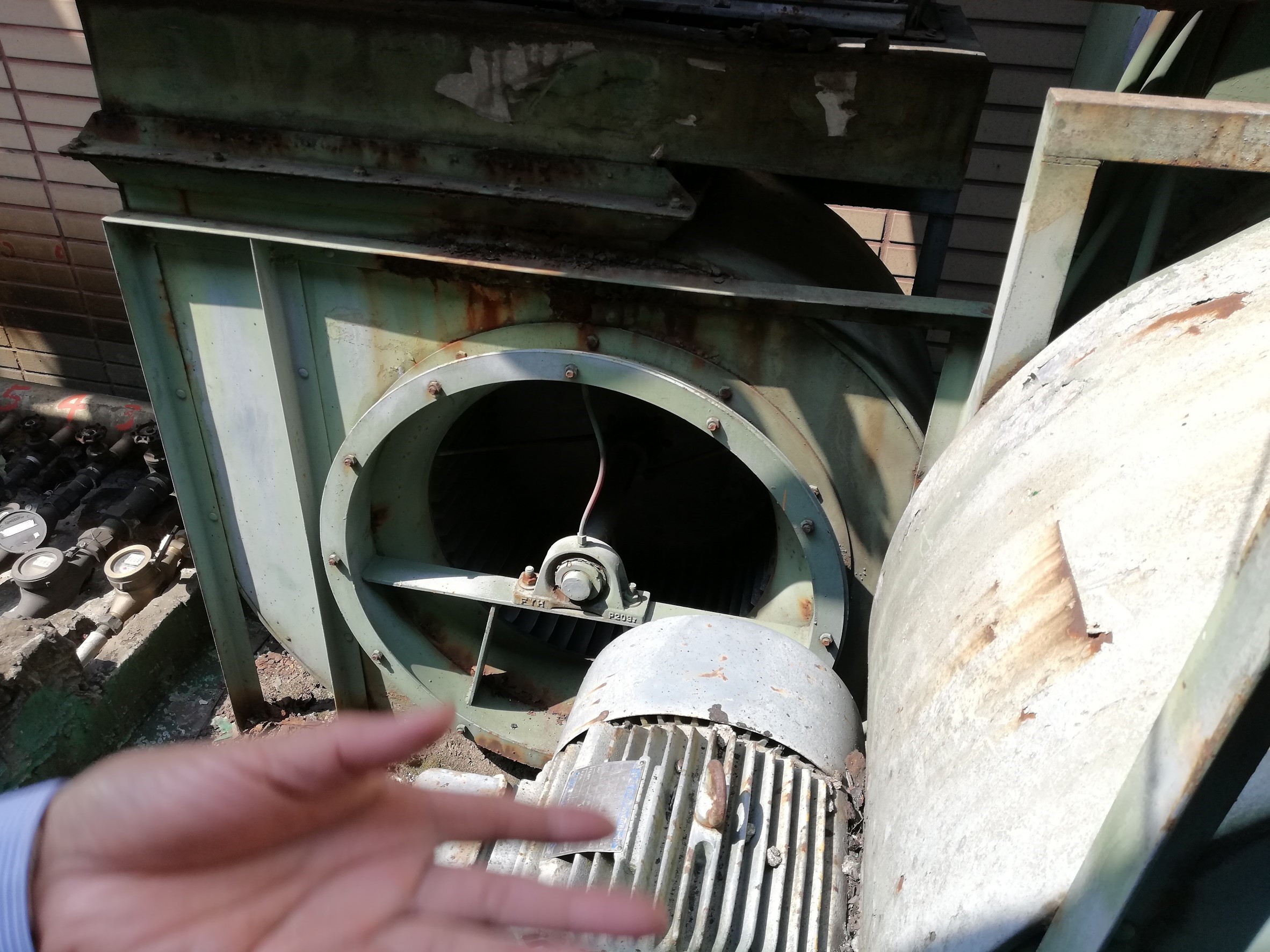 新北市中和住家社區-屋頂風車更新