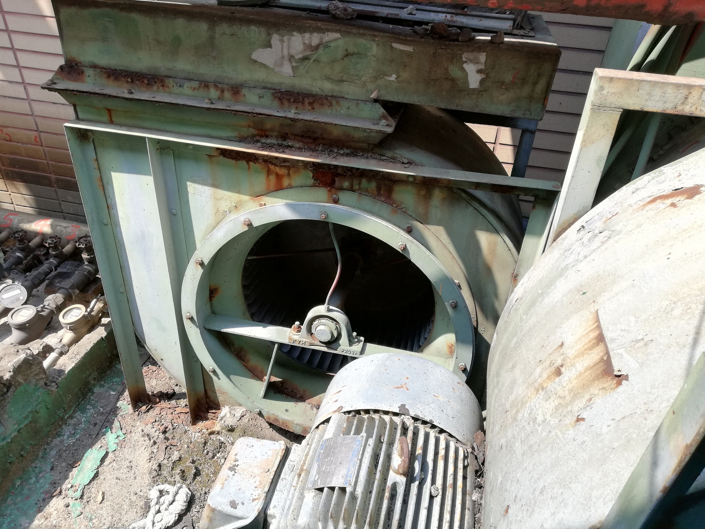 新北市中和住家社區-屋頂風車更新