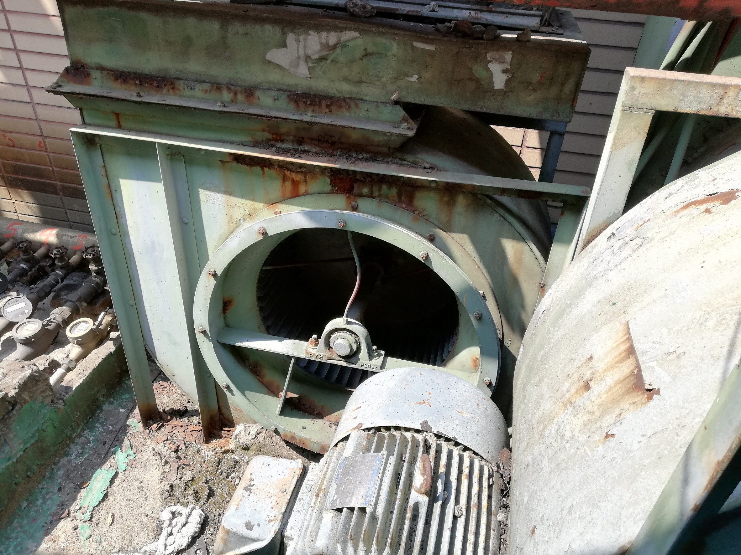 新北市中和住家社區-屋頂風車更新