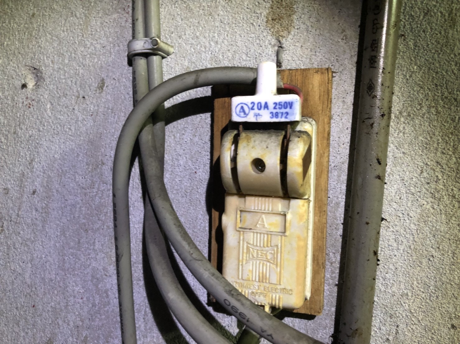 新北市新店區社區大樓-NFB故障