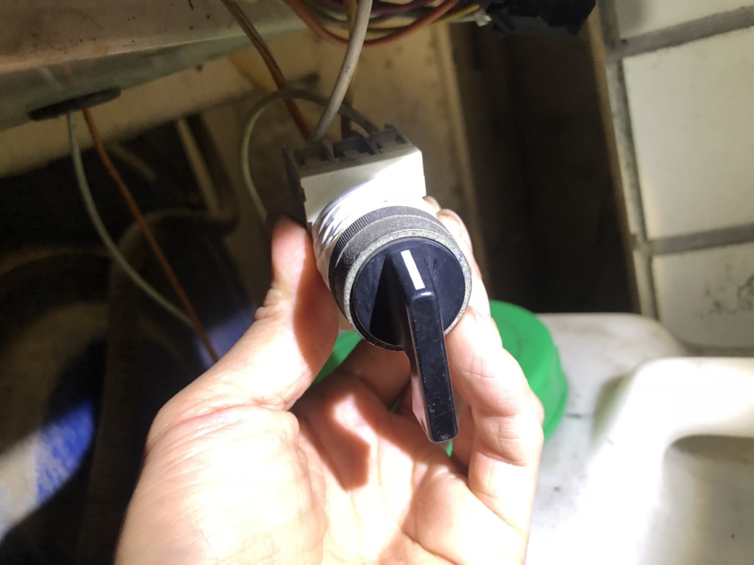 新北市新店區社區大樓-發電機旋鈕維修