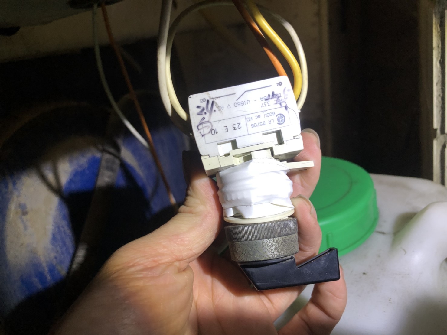 新北市新店區社區大樓-發電機旋鈕維修