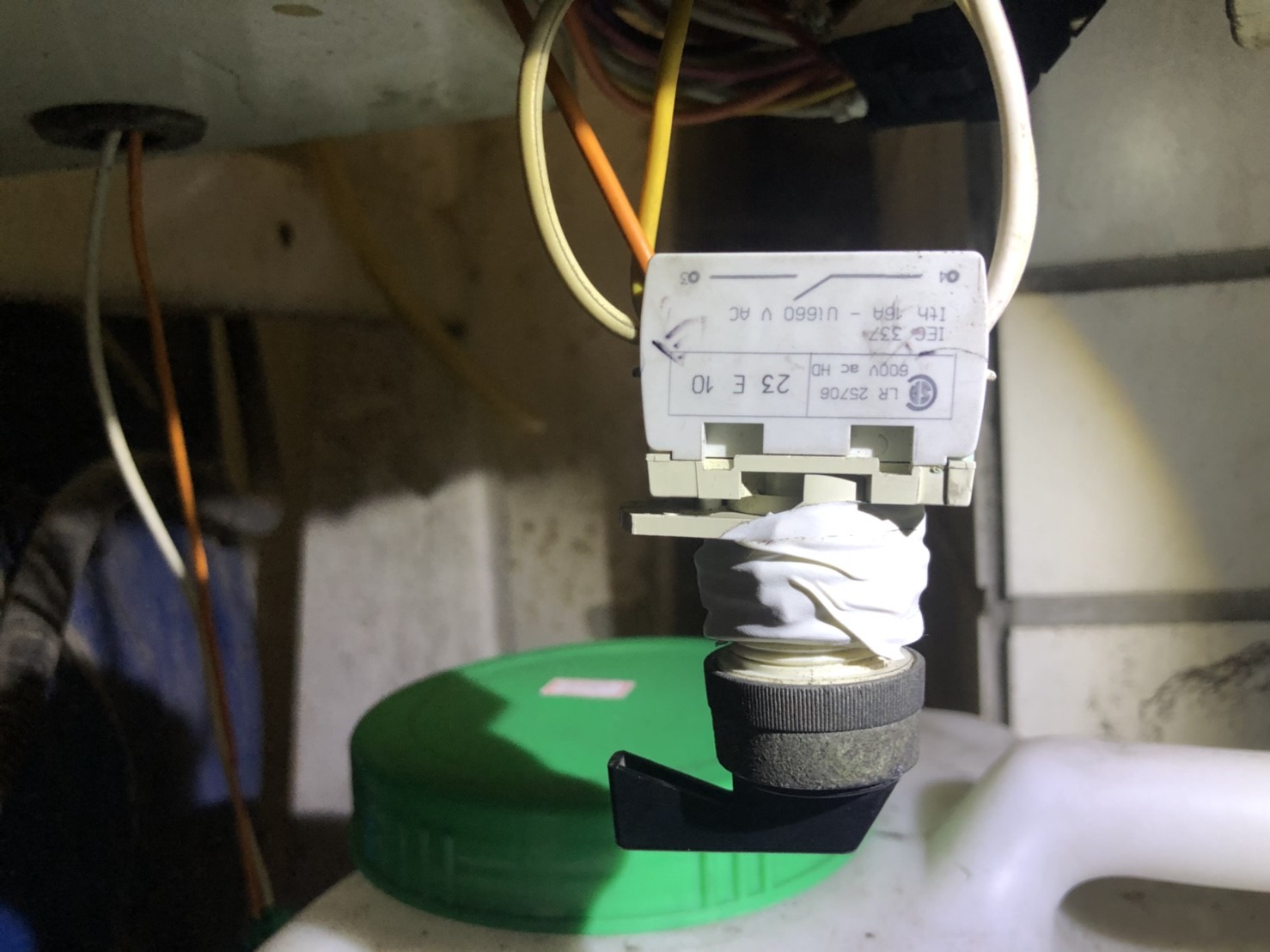 新北市新店區社區大樓-發電機旋鈕維修