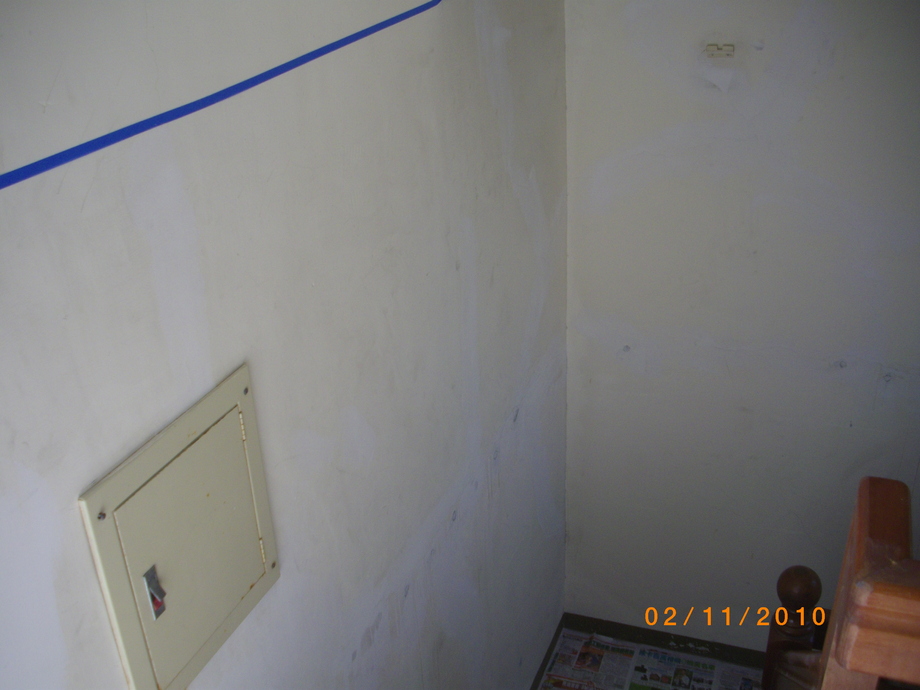 填縫防水劑將孔洞補平