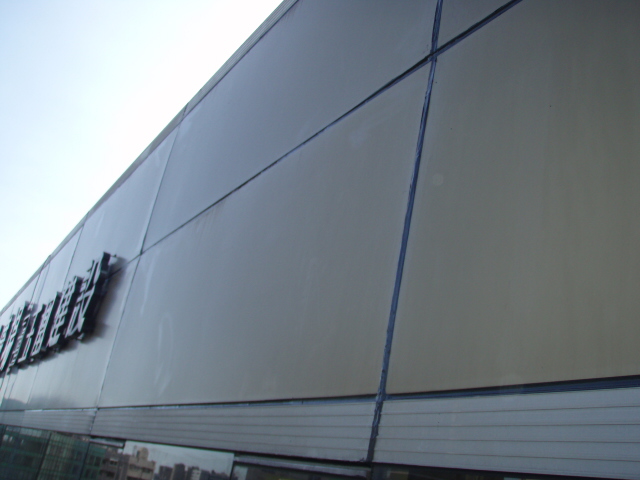 施工中(施打矽利康填縫材)