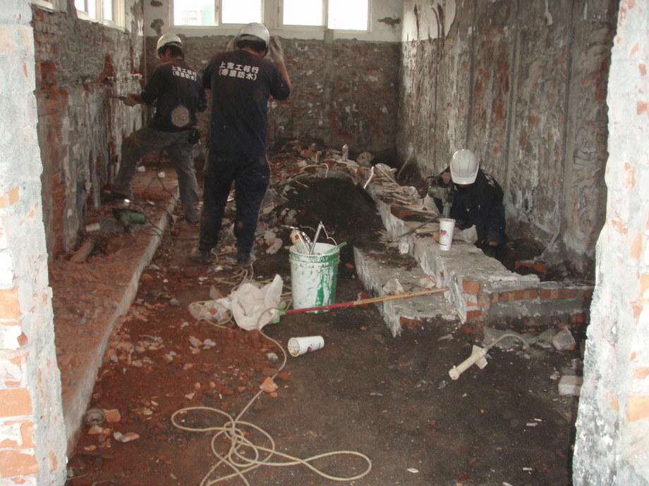 施工前(打鑿牆面結構)