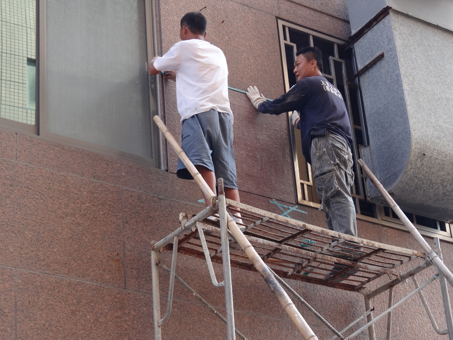 鋪設大理石磁磚