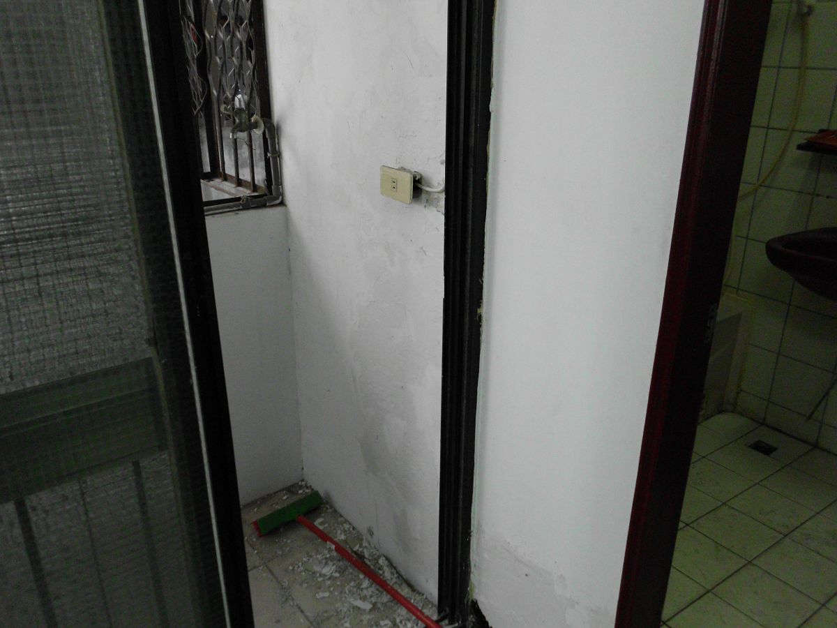 台南油漆工-陽台壁癌處理前