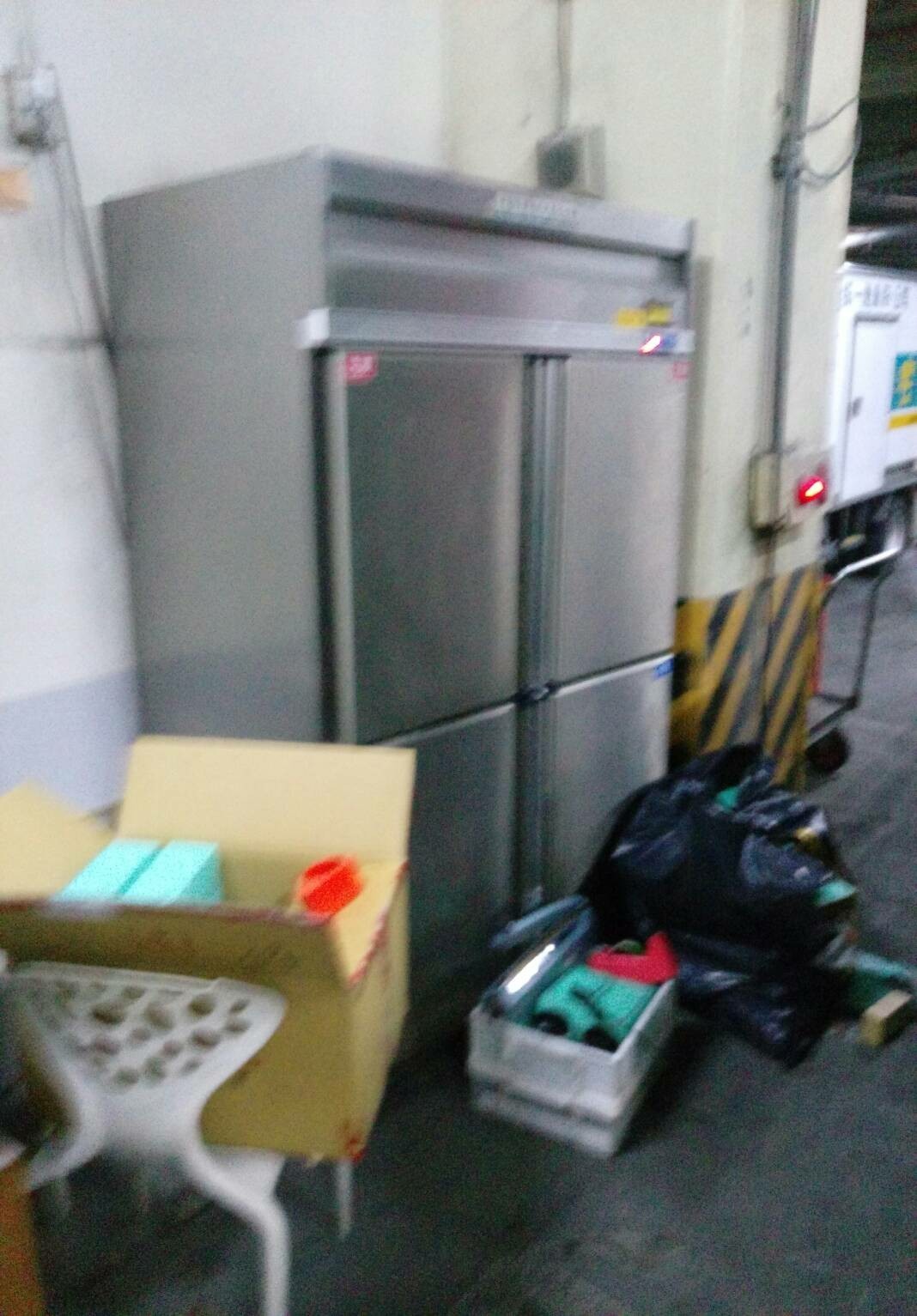 店面設備儀器原木桌搬運7