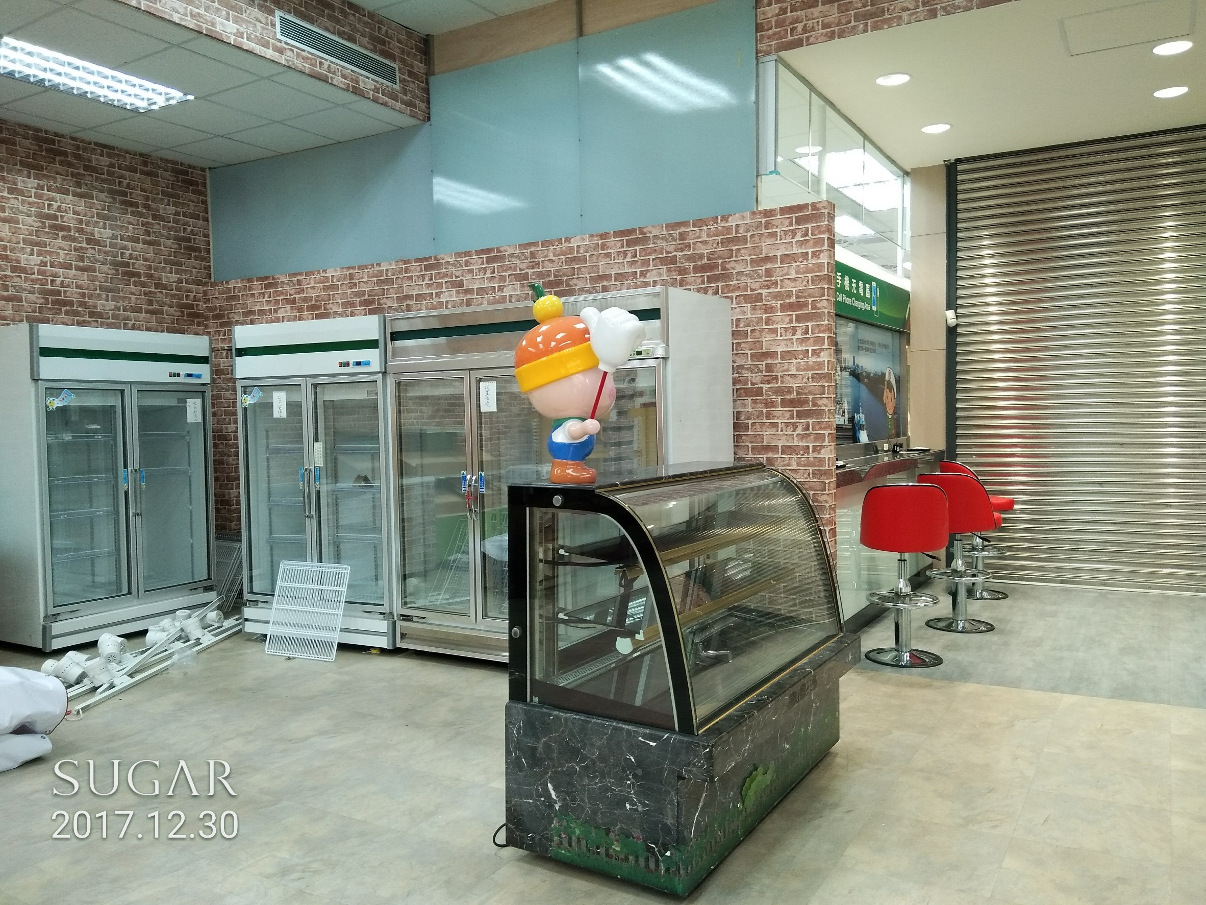 店面設備儀器原木桌搬運17