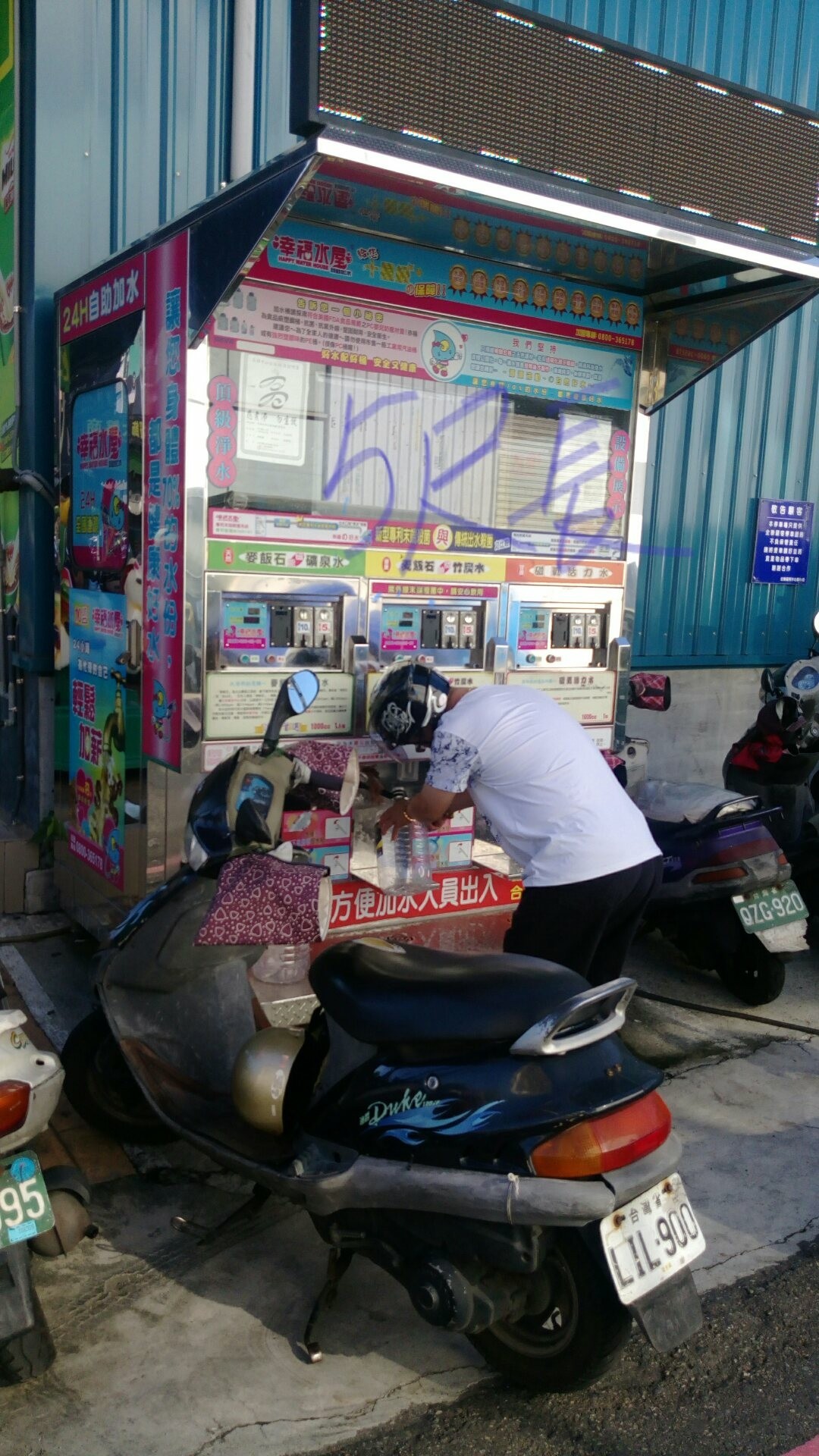 店面設備儀器原木桌搬運29