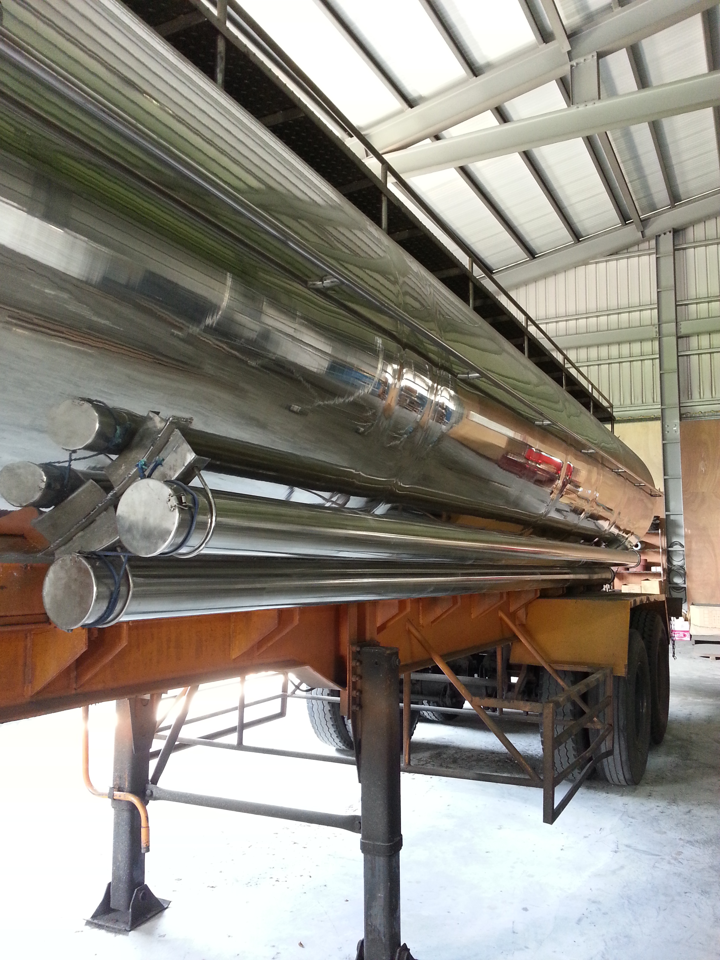 台中拋光工廠-油罐車拋光2