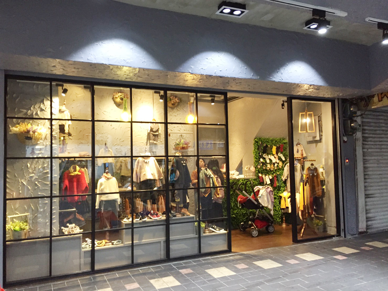 松山凱絲寶貝服飾分店設計