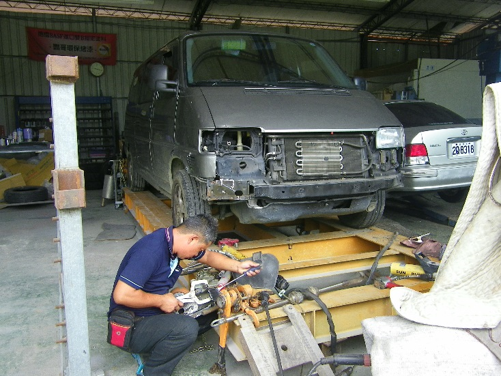 汽車引擎底盤輪胎大整修-劦田汽車代檢廠