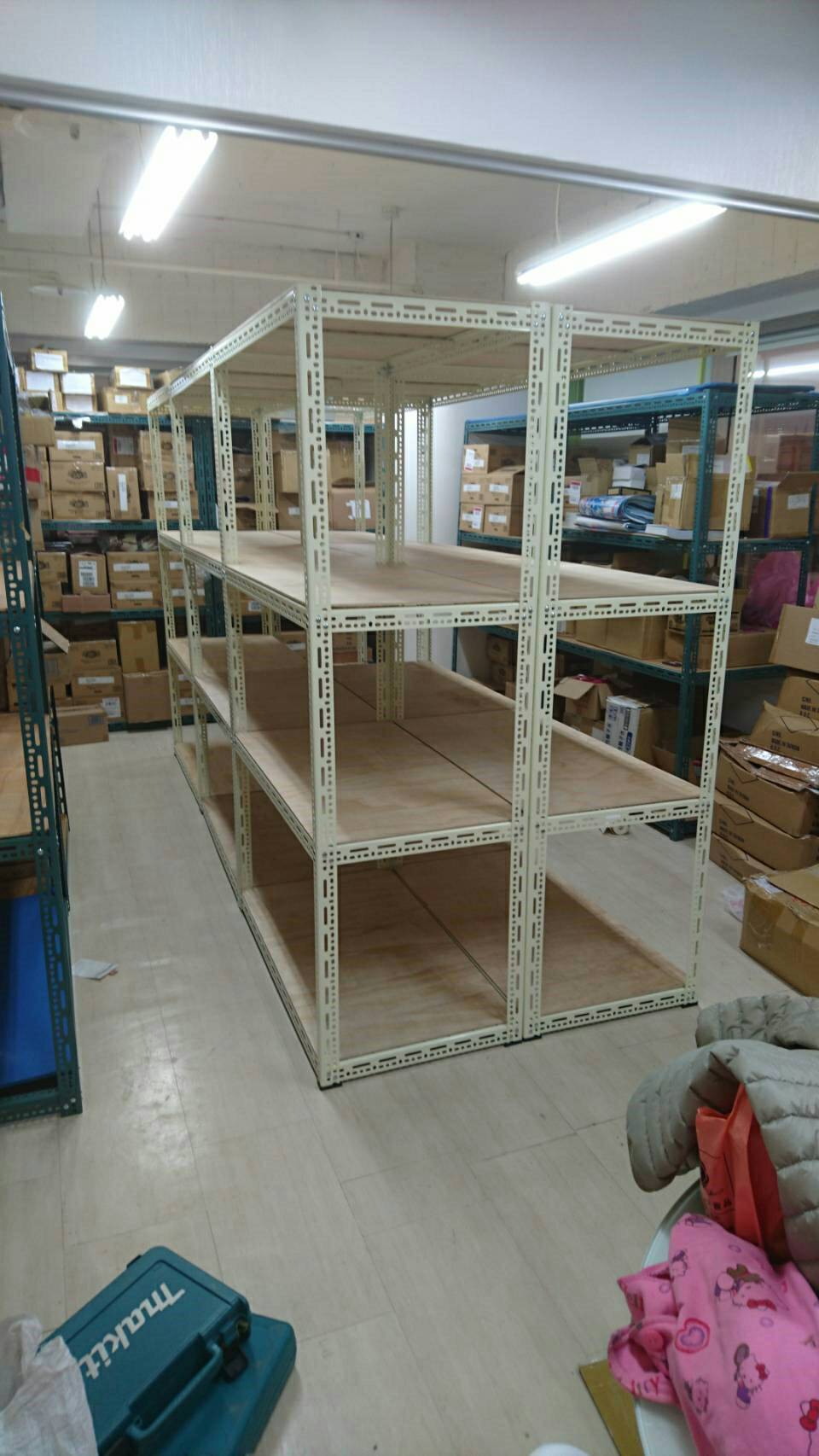 米白色萬能角鋼架