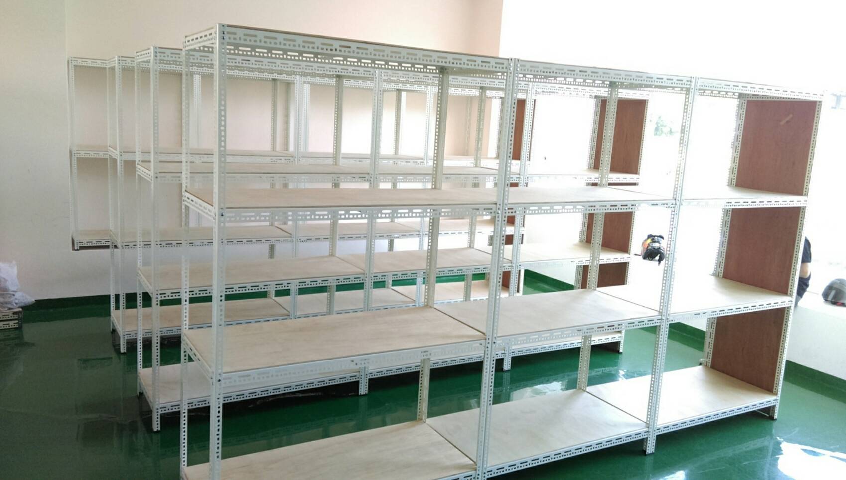 白色萬能角鋼架