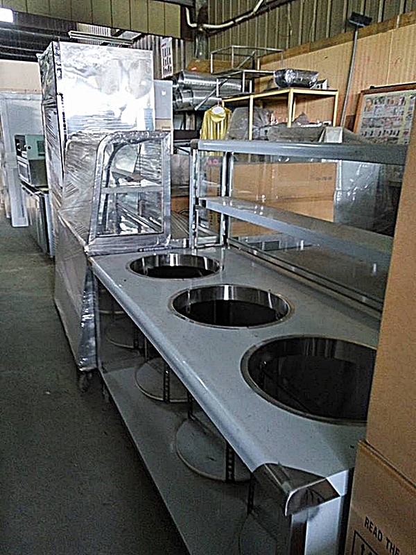 鴻翔冷凍餐飲設備現場一角