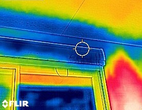 屏東成屋落地窗天花板銜接處含水量過高