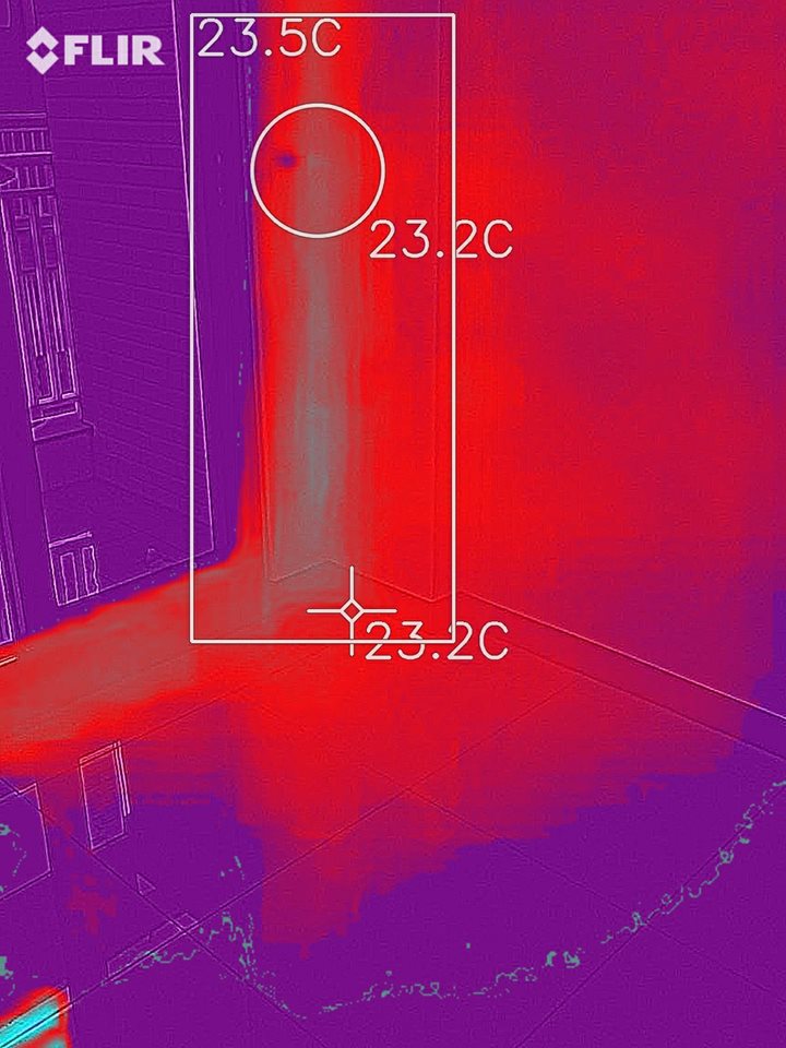 新大樓窗框含水