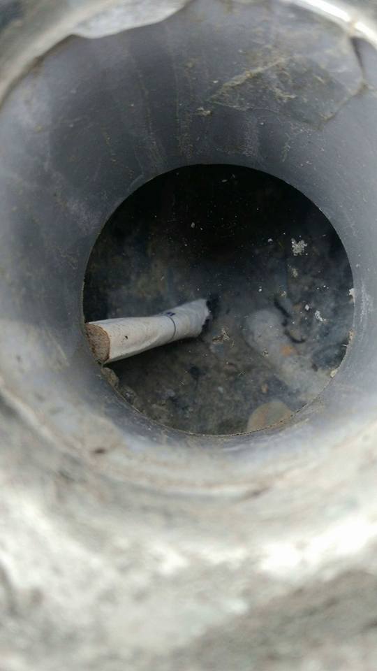 高雄新建案透天成屋地排孔內缺失/地排孔內有菸蒂/砂礫