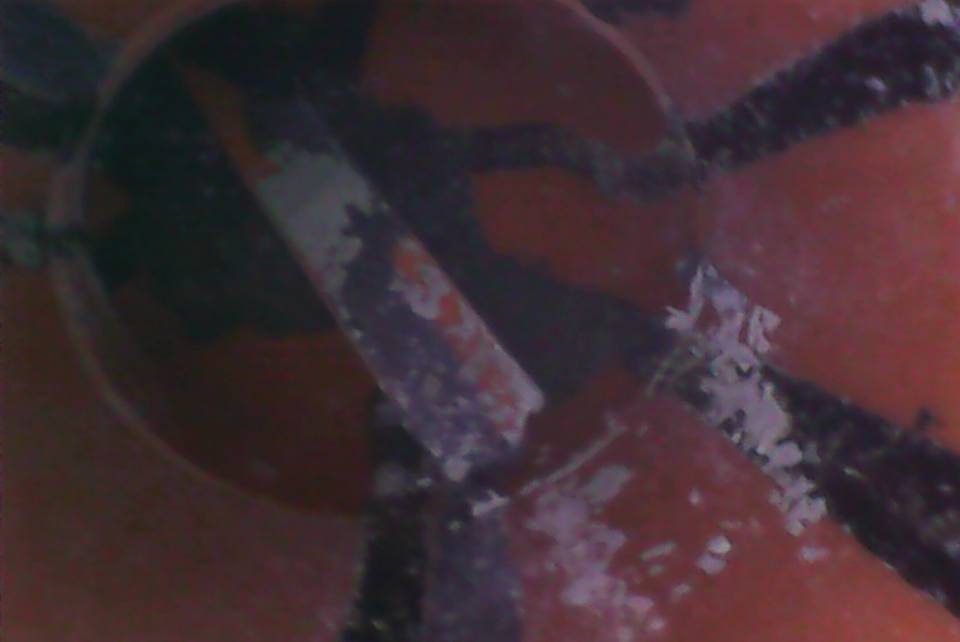 高雄驗屋預售屋大樓地排孔內有工業垃圾