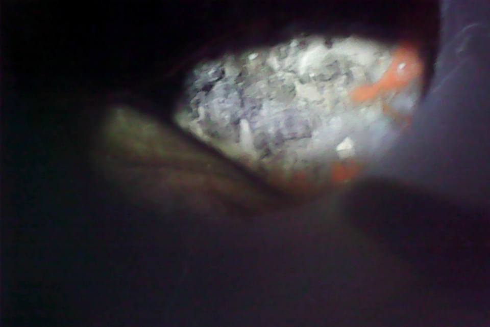 雲林驗屋現場檢測地排孔/地排孔內裡-有囤積過多水泥渣