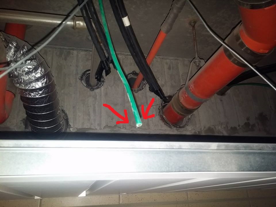 高雄驗屋現場缺失檢測-接地線未纏絕緣膠布