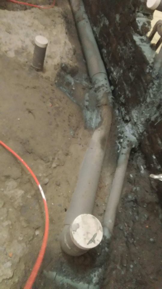 地排水管修改中監工勘查