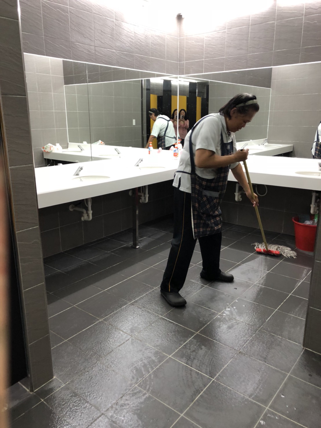 社區公司駐廠清潔員